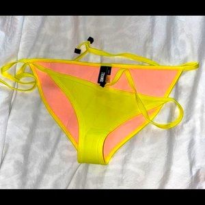 Triangl yellow bottom